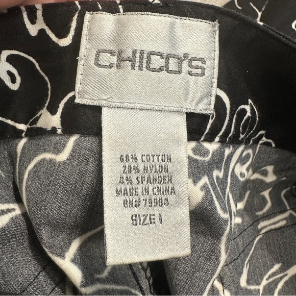 Chico's size 1 capris, black/white floral, cotton blend, spring, summer - Picture 8 of 10